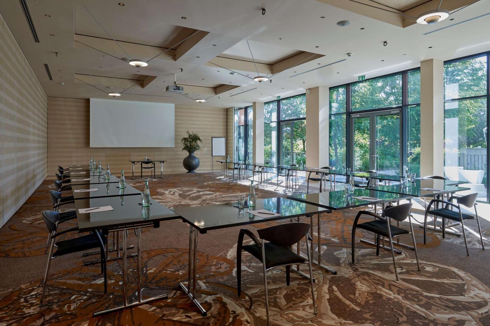 Отель Atrium 4*