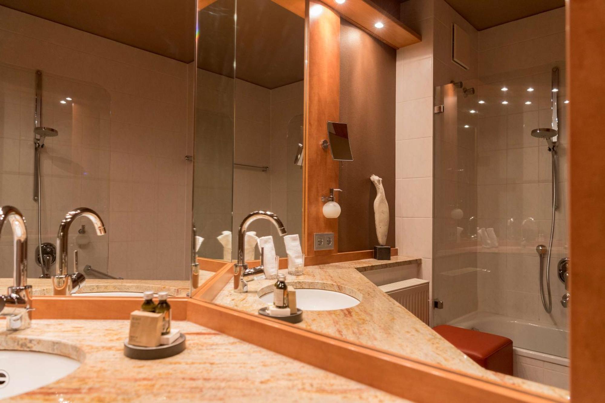 Atrium Отель 4*