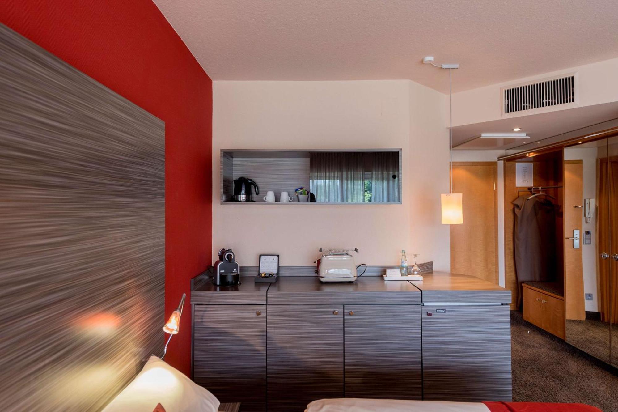 Atrium 4*