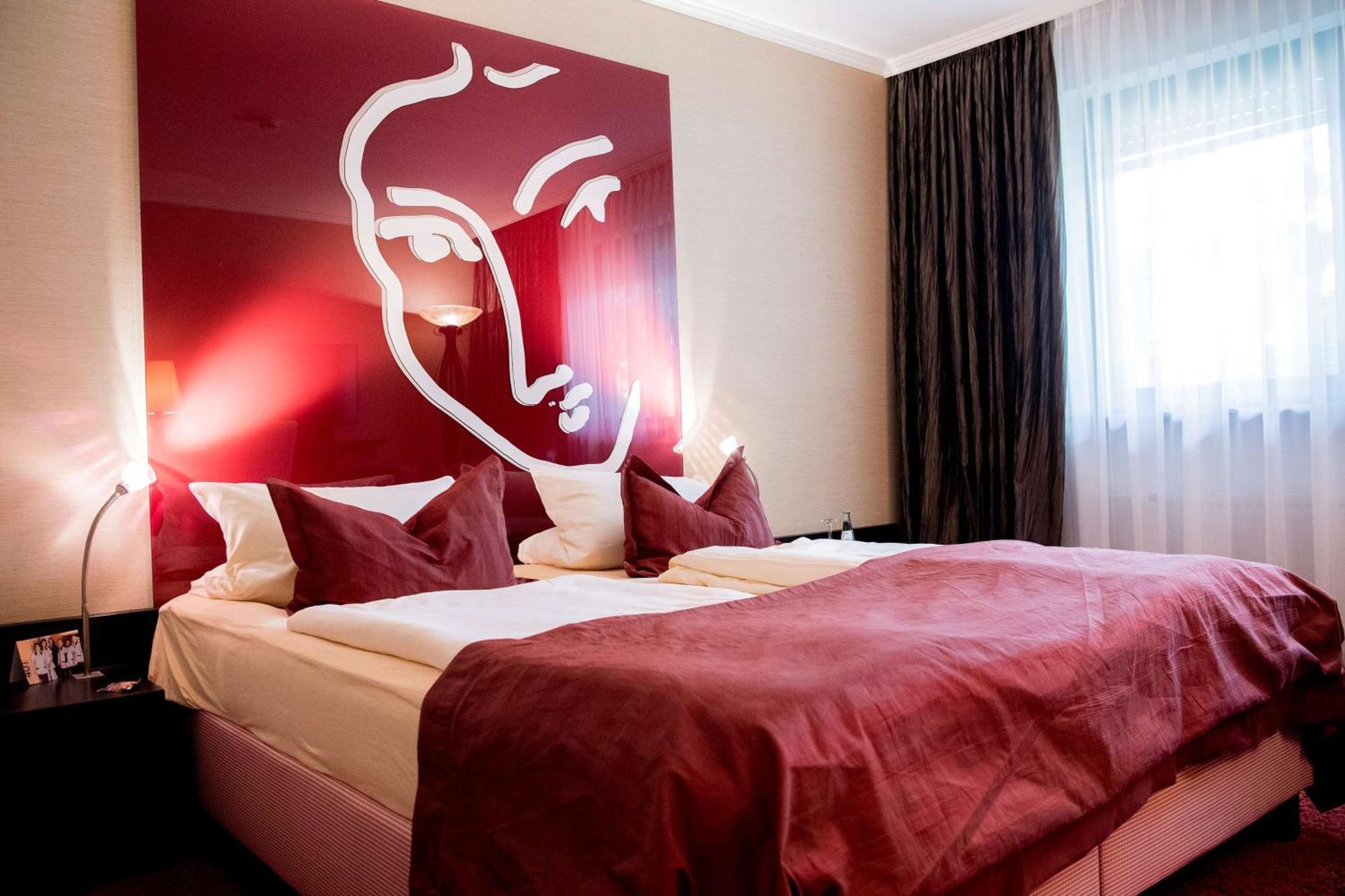 Atrium 4*